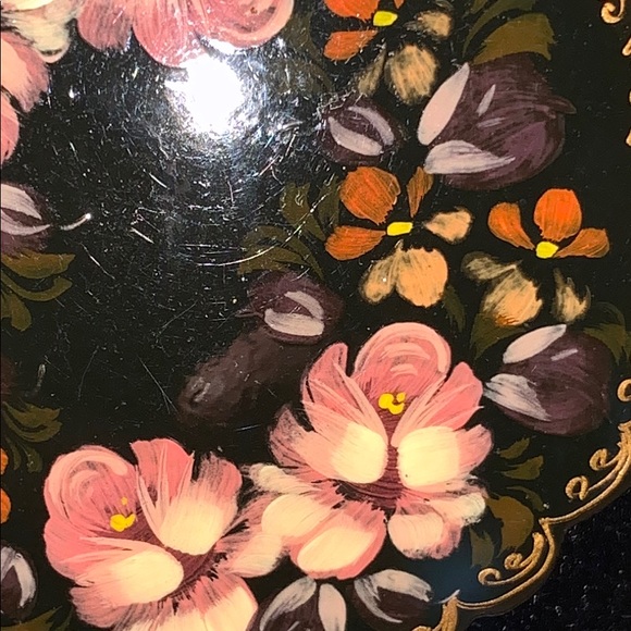 Handmade roses/flowers oil/lacquer brooch - Picture 3 of 7